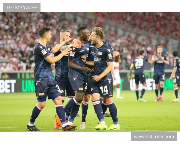 斯图加特vs奥格斯堡，沃尔特马德金靴之争白热化