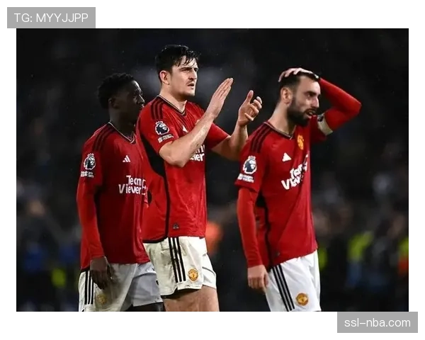 名家专栏:曼联防线重组初见成效,但中场创造力问题仍需解决 名家专栏:曼联防线重组初见成效,但中场创造力问题仍需解决